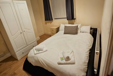 4 bed house, Rhondda Street, Mount Pleasant, Swansea, SA16ER - Image 1