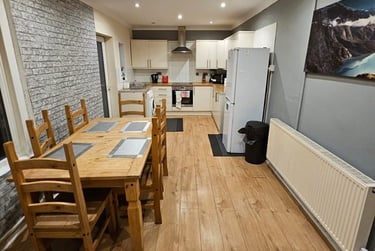 4 bed house, Rhondda Street, Mount Pleasant, Swansea, SA16ER - Image 2