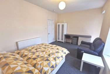 5 bed house, Henrietta Street, City Centre, Swansea, SA14HN - Image 1