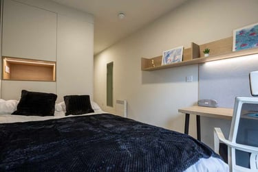 Deluxe Plus En-suite at Norton’s Student Living, 11 Montrose Terrace, Abbeyhill, Edinburgh, EH75AF - Image 1