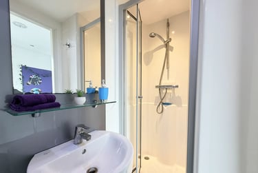Deluxe En Suite at Ablett House, 2 Great Crosshall Street, City Centre, Liverpool, L32AF - Image 7