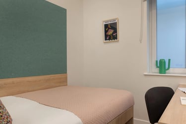 Classic Ensuite  at St Crispin's House, Duke Street, City Centre, Norwich, NR31PD - Image 3