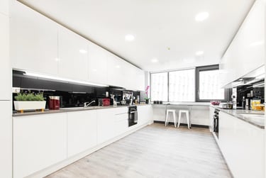 Classic En Suite - Image 2