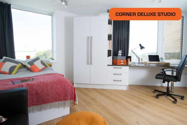 Penthouse Deluxe Studio with City View - Image 7