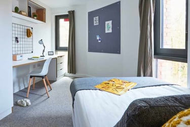 Studio Two Bed - Image 2