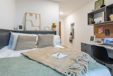 Ensuite Classic 5 Bed at Waterside, 58-62 Avon Street, City Centre, Bristol, BS20PX - Image 1