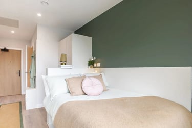 Classic Ensuite at Haus, 12 Calthorpe Road,, Edgbaston, Birmingham, B151QZ - Image 1