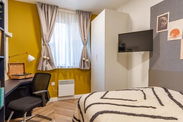 Classic - 2 Bed Flat at Belaton House, 130 Holdenhurst Road, City Centre, Bournemouth, BH88AW - Image 1