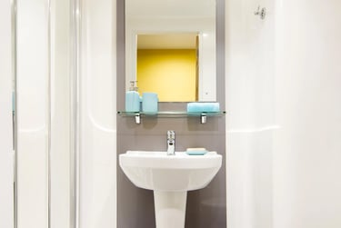 Standard En Suite - Image 3