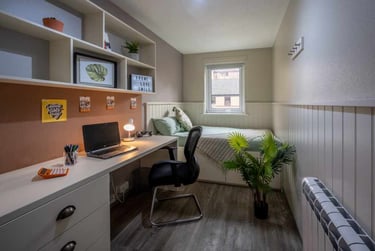 6 Bed Townhouse Deluxe - Image 1