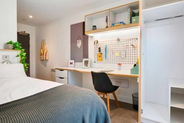 Ensuite Gold at 27 Magdalen Street, 27 Magdalen Street, New Town, Colchester, CO12ZT - Image 1