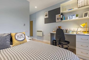 6-Bed Premium Plus Ensuite - Image 1