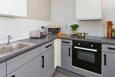 Shared Apartment Classic - Image 5