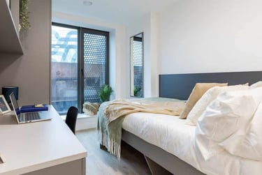 Ensuite Classic 5 Bed at Waterside, 58-62 Avon Street, City Centre, Bristol, BS20PX - Image 3