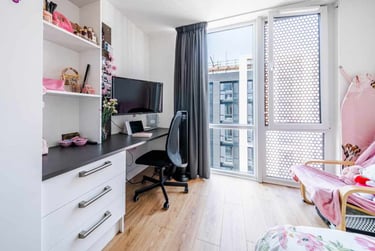 Skyline Deluxe Studio with City View - Image 2