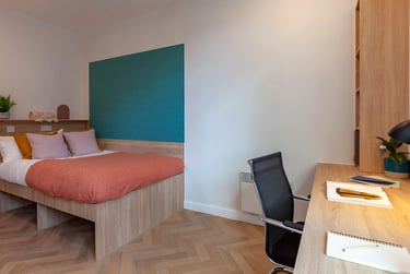 Deluxe Ensuite  at St Crispin's House, Duke Street, City Centre, Norwich, NR31PD - Image 1