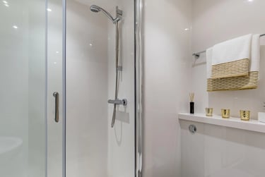 7 Bed Club Studio - Image 8