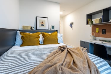 Ensuite Classic 8 Bed Upper Floor at Waterside, 58-62 Avon Street, City Centre, Bristol, BS20PX - Image 2