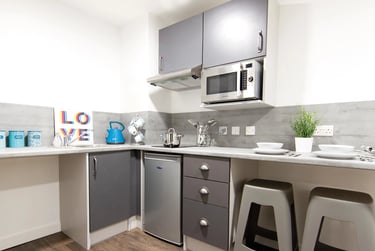 Classic - 2 Bed Flat - Image 2