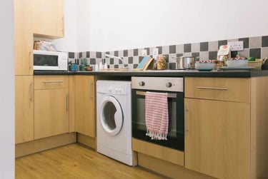 Apartment Classic 2 Bed - Shared Bathroom at Pavilion Court, 1-54 Station Road West, Canterbury, CT28FE - Image 2