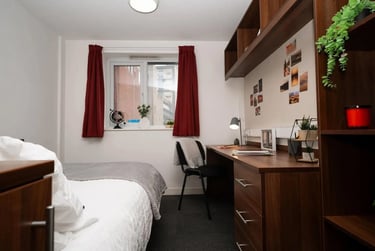Large Double En-suite at Walker Street, 12-16 Walker Street, City Centre, Preston, PR12RN - Image 1
