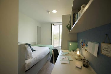 Silver Ensuite - Image 2