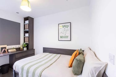 8 Bed En-suite - Image 1