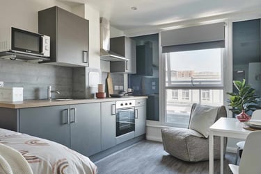 Studio Premium (floors 3 & 4) at The Bank, West Street, City Centre, Southampton, SO142EN - Image 2
