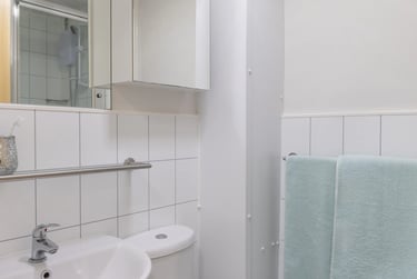 Classic En Suite - Image 4