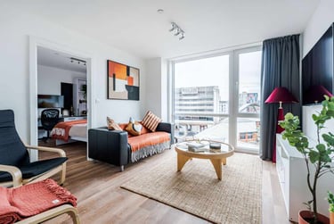 Upper Deluxe 2 Bedroom Apartment - Image 1