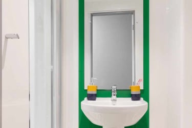 Ensuite Classic at Gosford Gate, 1 Far Gosford Street, Far Gosford, Coventry, CV15DH - Image 6