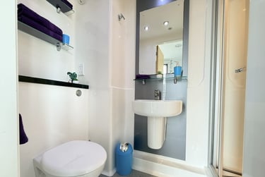 Deluxe En Suite at Ablett House, 2 Great Crosshall Street, City Centre, Liverpool, L32AF - Image 6