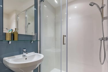 4 Bed Standard En-suite - Image 9