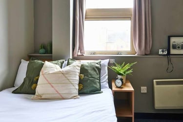 Ensuite Classic at Northernhay House, Northernhay Place, City Centre, Exeter, EX43RY - Image 1