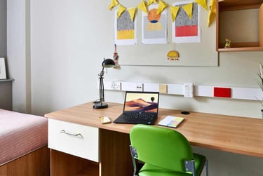 Studio Basic at Northernhay House, Northernhay Place, City Centre, Exeter, EX43RY - Image 3