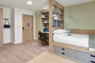 Studio Deluxe at Southampton Crossings, Cumberland Place, Portswood, Southampton, SO152YU - Image 1