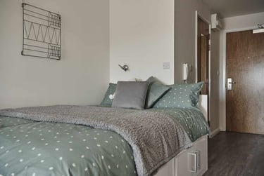 Studio Luxury at The Bank, West Street, City Centre, Southampton, SO142EN - Image 7