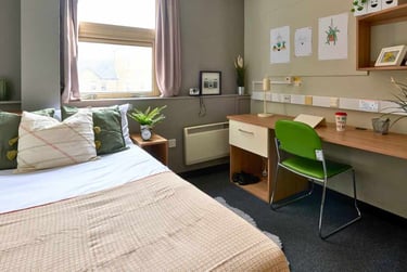 Ensuite Classic at Northernhay House, Northernhay Place, City Centre, Exeter, EX43RY - Image 2