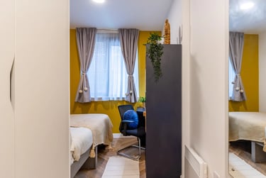 Classic En Suite at Belaton House, 130 Holdenhurst Road, City Centre, Bournemouth, BH88AW - Image 2