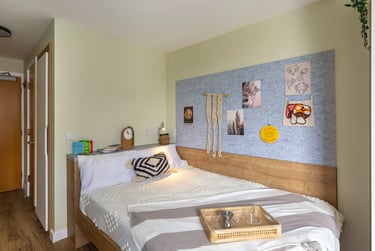 Large En Suite at The Curve, 14 Fieldgate Street, Shoreditch, London, E11ES - Image 1