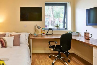 Studio Deluxe at The Hub, 21-25 South Lambeth Road, Vauxhall, London, SW81SU - Image 3