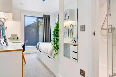 Ensuite Gold - Image 4