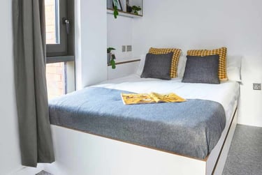 Studio Two Bed - Image 1