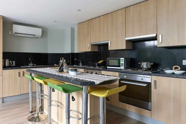 Ensuite Penthouse - Image 5