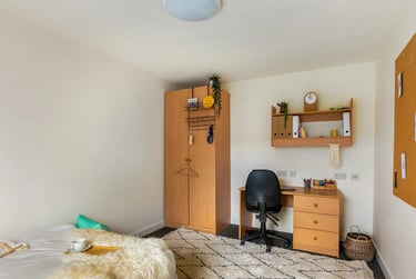 Classic Room - 4 Bed Shared House at Bramall Court, Alderson Road North, City Centre, Sheffield, S24UF - Image 1