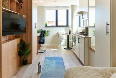 Studio Platinum Balcony - Image 2