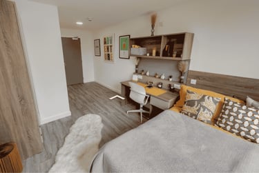 Riverside En-suite Room Floor 5 - Image 8
