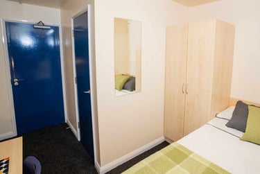 Ensuite Classic at Queen's Hospital Close, Bath Row, Edgbaston, Birmingham, B151NH - Image 3