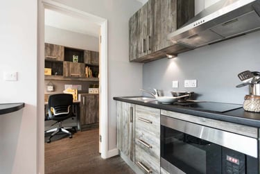 Silver Ensuite - Image 5