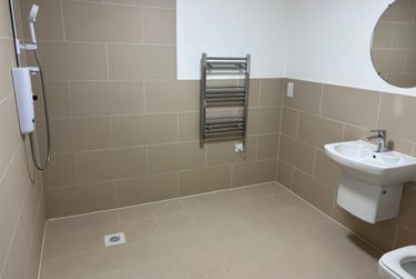 Extra Large Deluxe Studio - Image 7